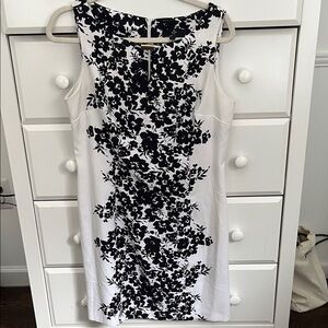 Wedding season is here!! Chic Black Floral Midi Dress, flattering, worn once